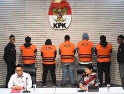 Mantan Bupati Mandailing Natal Sukhairi Nasution dan Kadis PUPR Kompak Dipanggil KPK