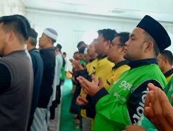 Ojol Bersama Warga Sidimpuan Kompak Salat Gaib Untuk Affan Kurniawan