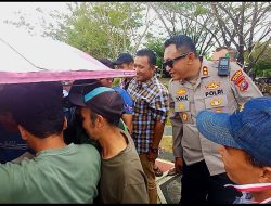 Ditonton 48,5 Ribu Orang, Aksi Kapolres Tapsel Bagi-bagi Sate Saat Mengawal Unjuk Rasa, Viral