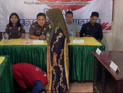 Sujud sang Anak kepada Ibu Tanda Berakhirnya Pertikaian Keluarga di Tapsel