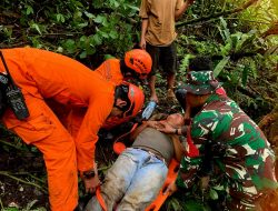 Dramatis! Basarnas Mandailing Natal Berhasil Evakuasi Sopir Truk dari Jurang 100 Meter