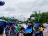 Banjir Genangi Badan Jalan Nasional di Singkuang, Warga Terpaksa Naik Perahu