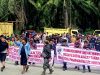 Enam Bulan Dana Plasma Tak Dibayarkan, Ratusan Massa Kepung Kantor PT Agrinas Palma Nusantara di Palas