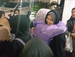 Dramatis! Personel BPBD Padangsidimpuan Evakuasi 10 Siswa SMKN 3 Padangsidimpuan yang Terjebak Longsor