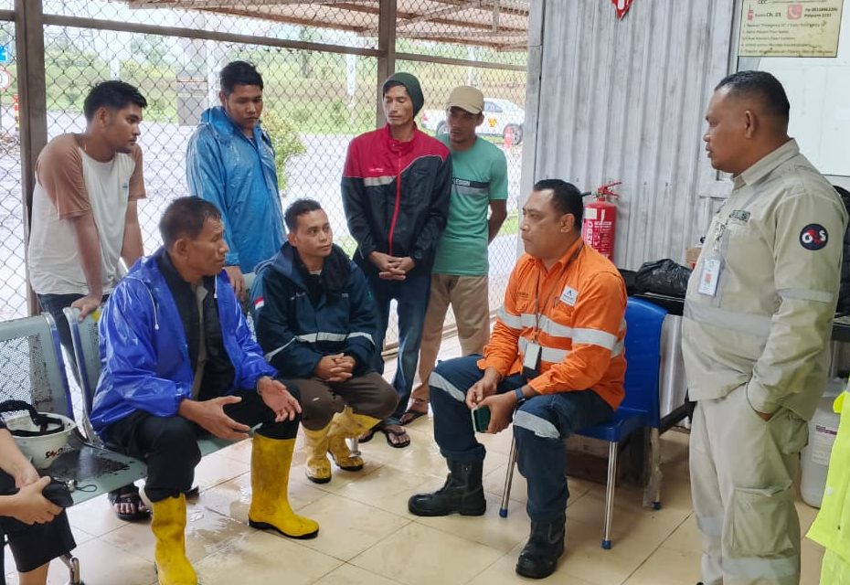 Akses Darat Terputus, Polisi Gandeng PT AR Martabe Kirim Bantuan dari Udara