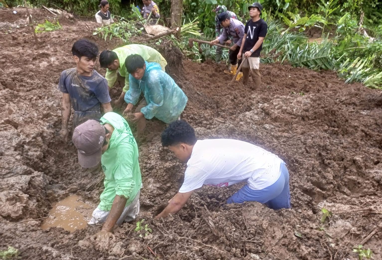 Dua Perempuan Tertimbun Longsor di Angkola Selatan