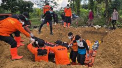 Sembilan Korban Bencana di Batang Toru Dimakamkan dalam Satu Liang Lahat