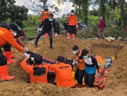 Sembilan Korban Bencana Alam di Batang Toru Dimakamkan dalam Satu Liang Lahat