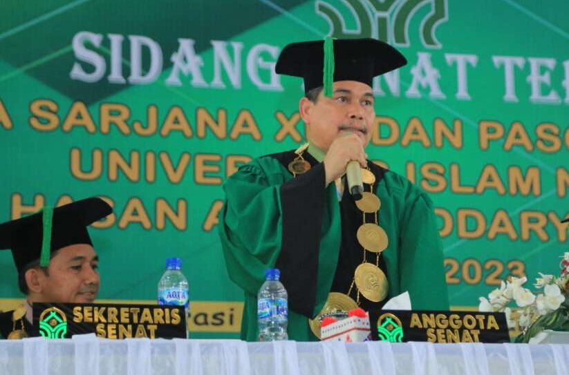 Ket : Kiri Wakil Rektor III Dr. Ikhwanuddin Harahap, M.Ag, Kanan Prof. Dr. Muhammad Darwis Dasopang, M.Ag/ Ist
