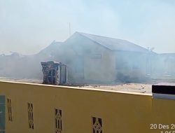 Dikabarkan,  Mobil dan Sepedamotor di Polsek Muara Batang Gadis Terbakar