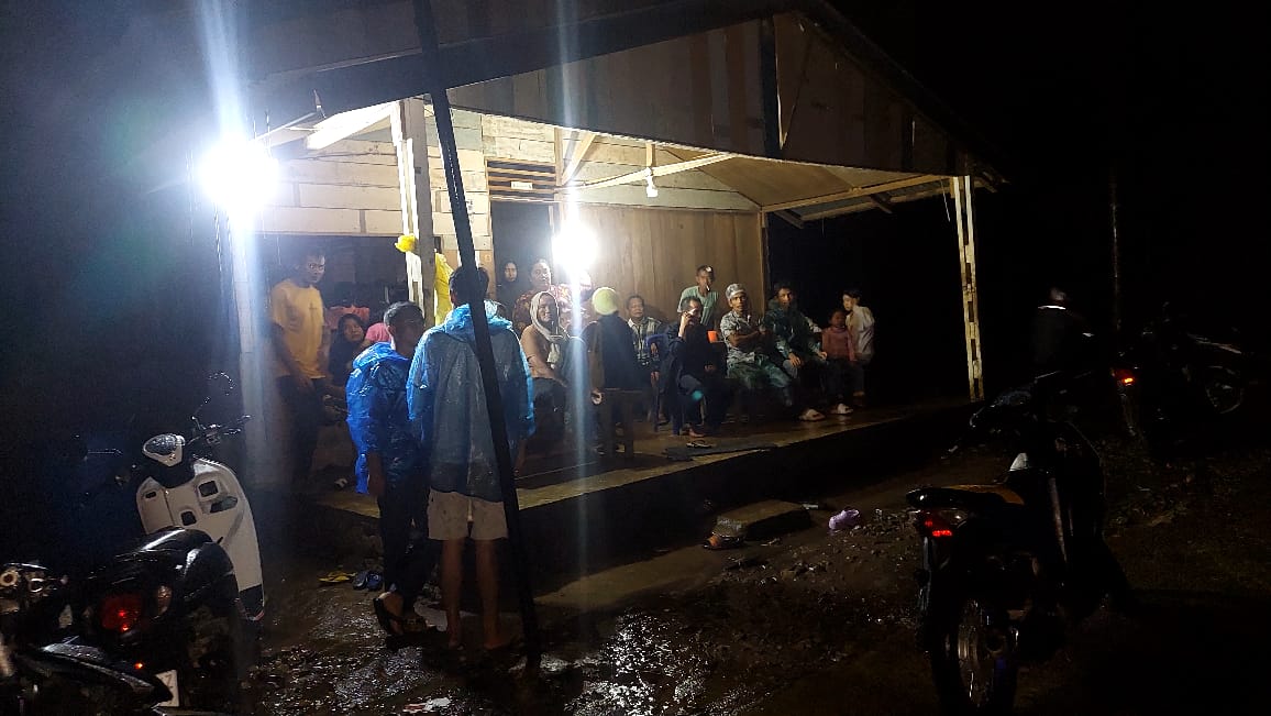 Diguyur Hujan Lebat, Ratusan Warga Hapesong Lama, Tapsel Mengungsi Akibat Banjir Bandang