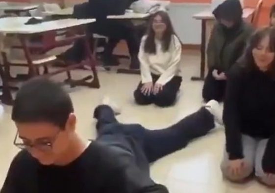 Astagfirullah, Salat Dijadikan Konten: Tren TikTok Remaja Turki Bikin Umat Islam Geram