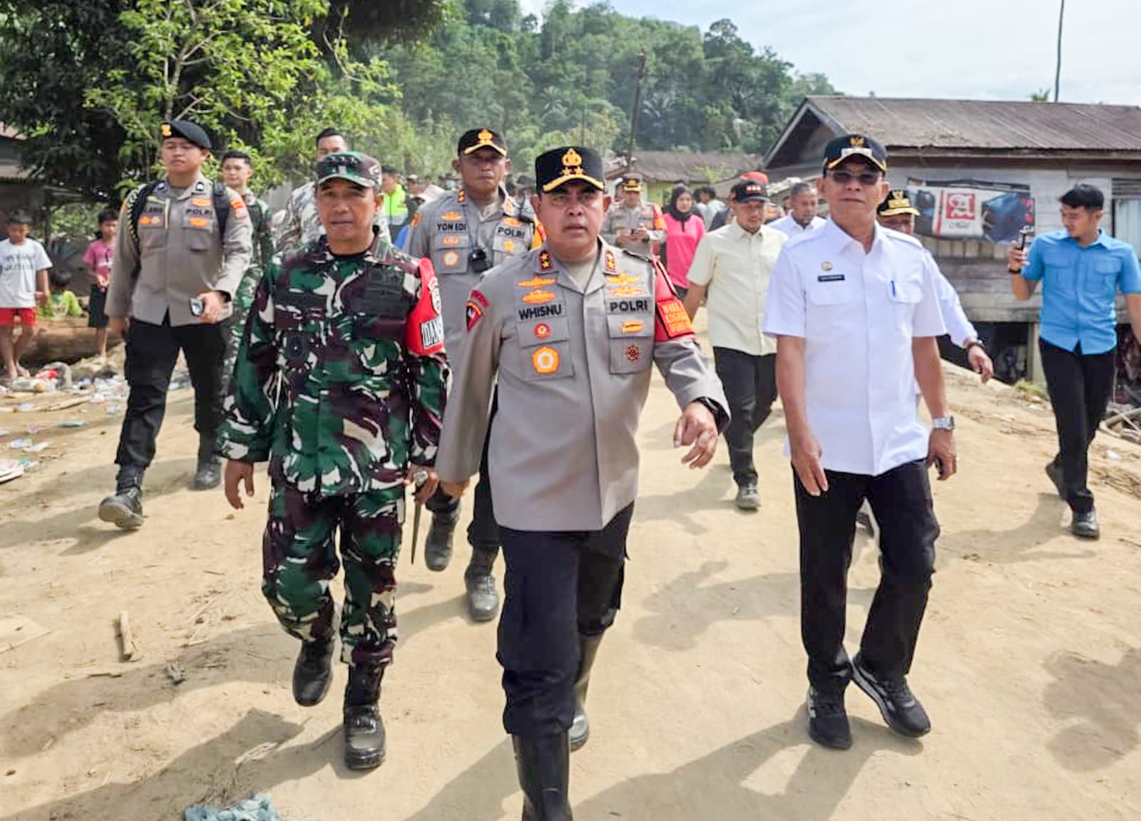 Glondongan Kayu Berserak di Lokasi Banjir Garoga, Kapolda Sumut: Kita Bentuk Tim untuk Ungkap Penyebabnya