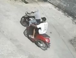 Aksi Sejoli Gasak Motor Mahasiswa di Deli Serdang Terekam CCTV