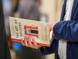 Jam Enam Teng: Tangan Besi dalam Sarung Beludru