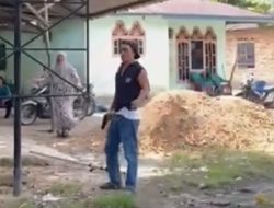 Oknum Kepala Desa di Paluta Diduga Acungkan Senjata Api, Netizen Minta Polisi Bertindak