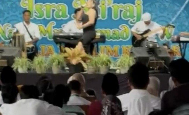 Biduan Joget di Acara Isra Mikraj Banyuwangi