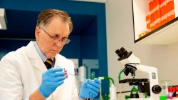 Maag Bukan Stres, Barry Marshall dan Keberanian Menantang Keyakinan Medis Dunia