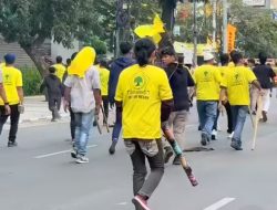 Musda Partai Golkar Sumut Ricuh, Sejumlah Massa Terpantau Membawa Kayu hingga Petasan