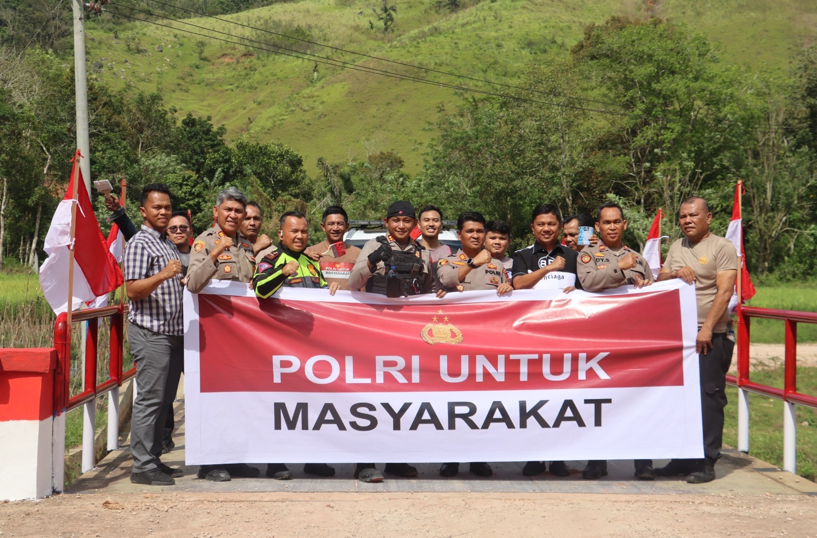 Bakti sosial Polres Tapanuli Selatan perbaikan jembatan