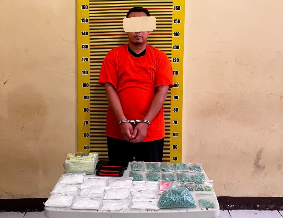 Guru di Medan simpan sabu dan ekstasi