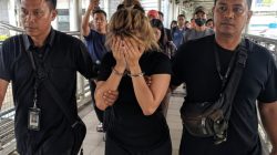 Wanita diarak di Stasiun Tanah Abang usai mencopet iPhone
