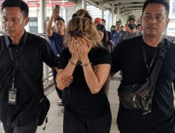 Kedapatan Curi iPhone, Wanita Ini Diarak Warga di Stasiun Tanah Abang dan Viral di Media Sosial