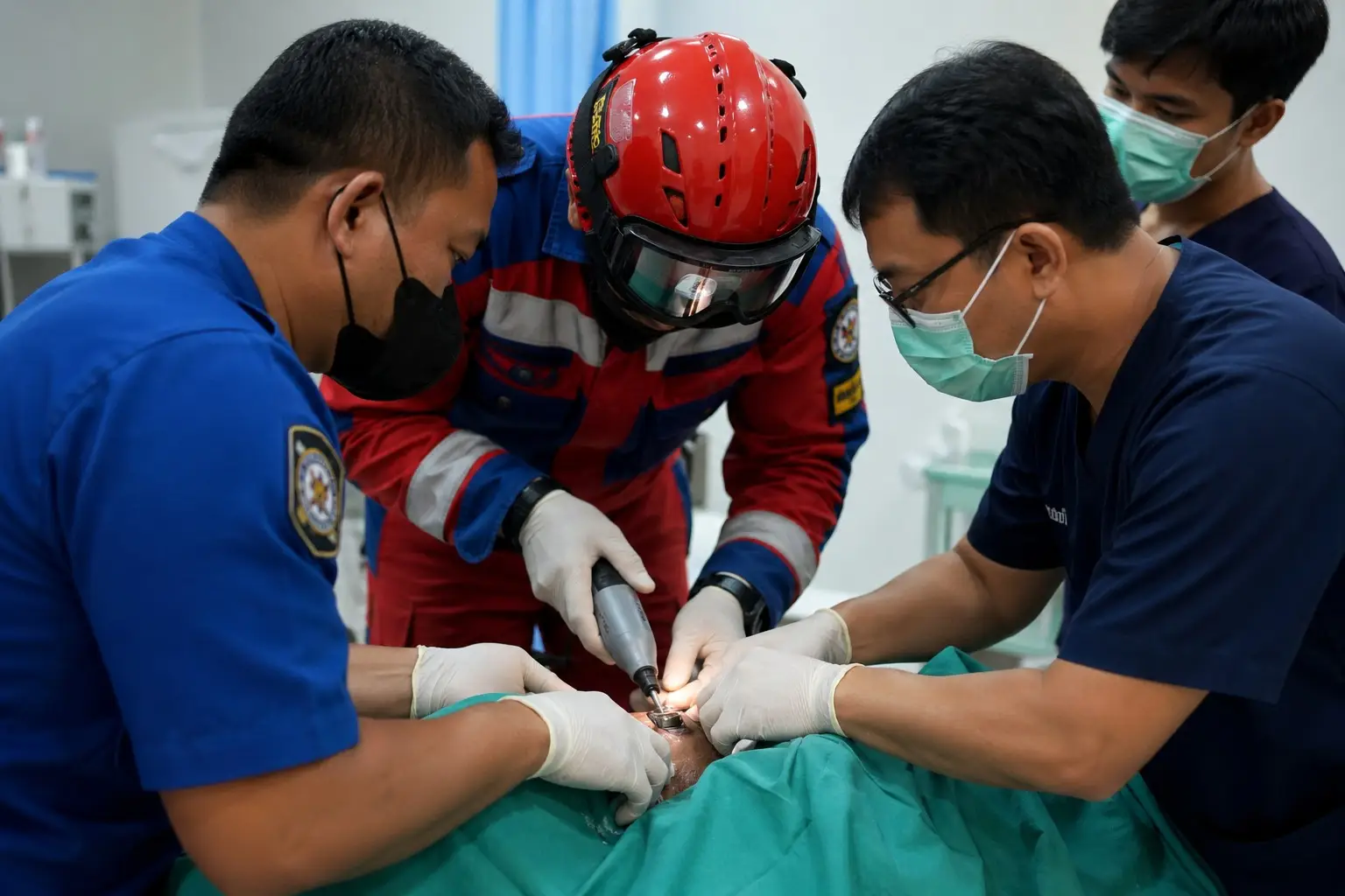 pria Pekanbaru pasang cincin di kemaluan