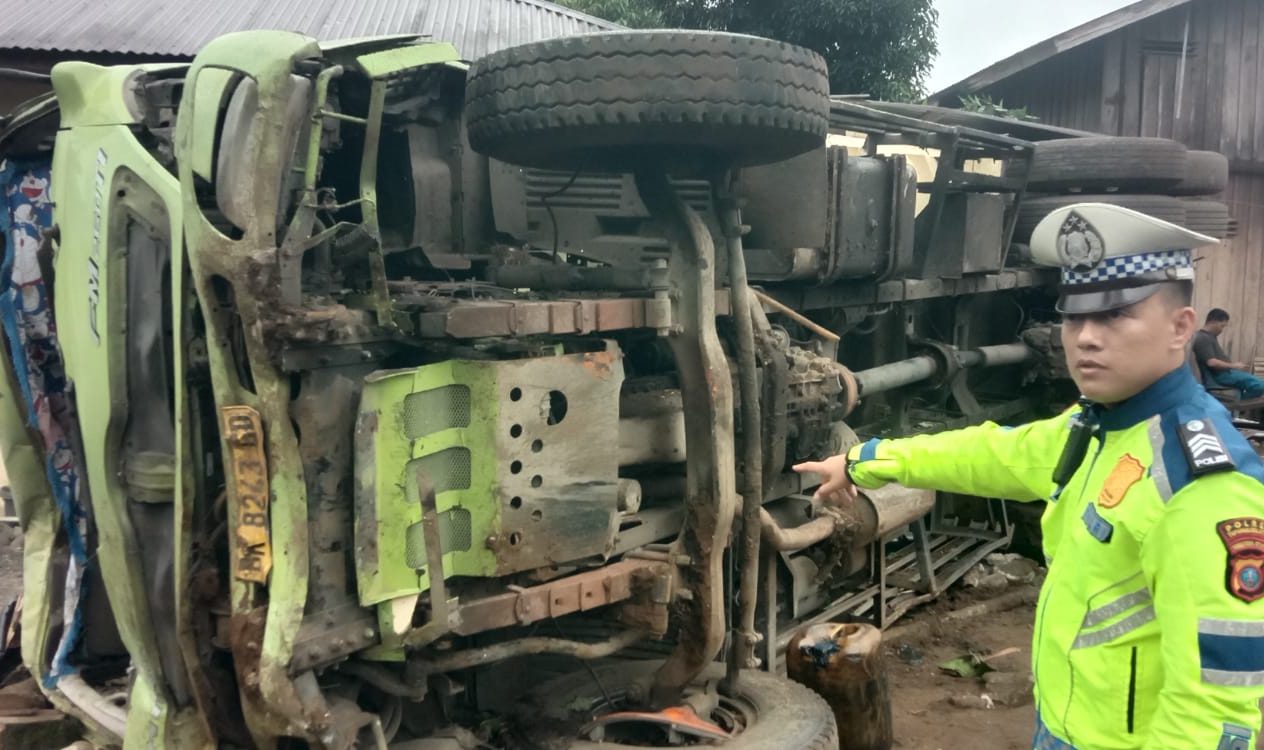truk tangki rem blong di Batang Toru