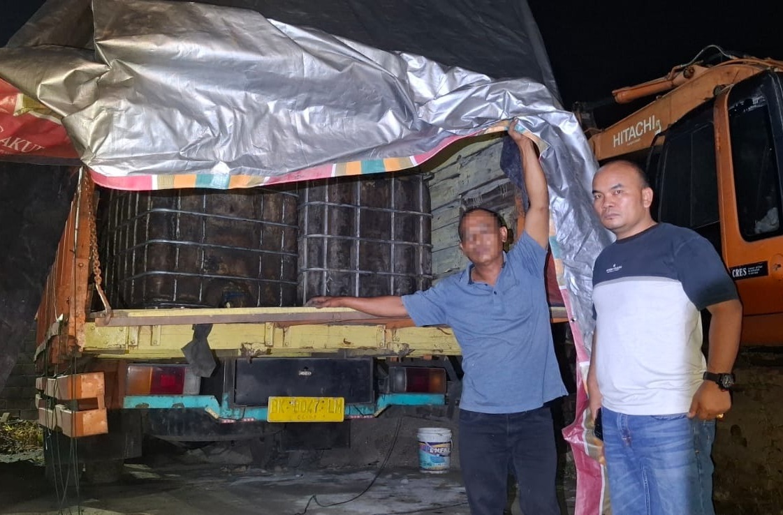 Mafia solar pakai plat palsu