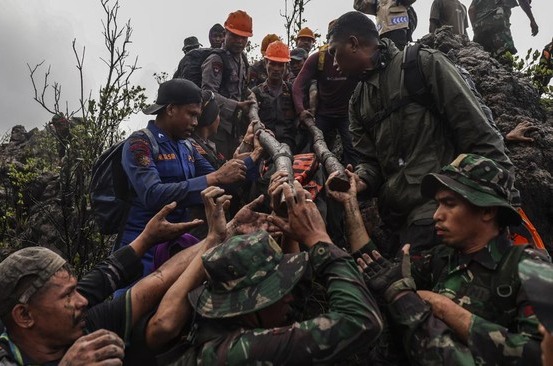 2 WNA Singapura ditemukan berpelukan Gunung Dukono