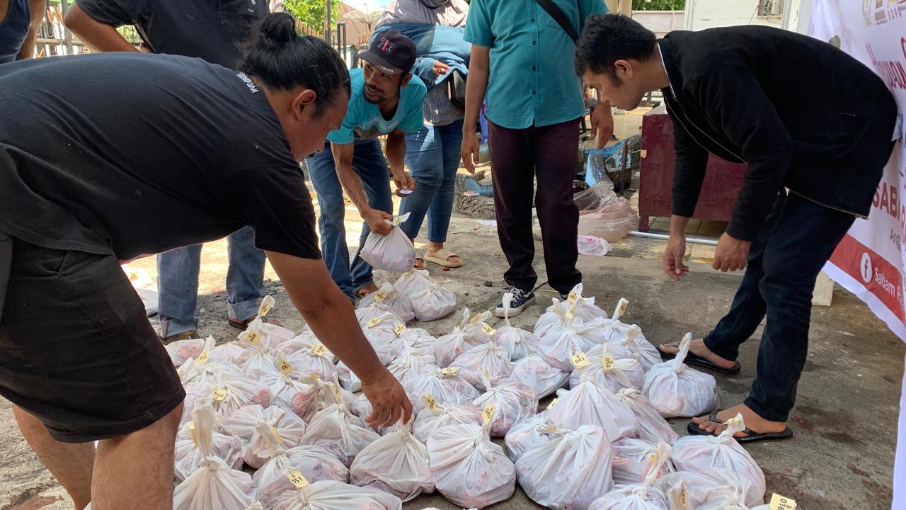 Gerindra Padangsidimpuan Tebar Daging Kurban