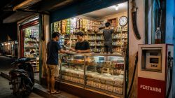 Belajar Bisnis dari Warung Madura