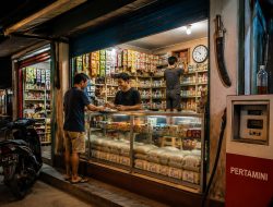 Belajar Bisnis dari Warung yang Tak Pernah Tutup