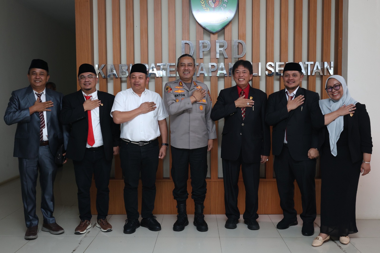 AKBP Anton Santoso datangi DPRD Tapsel