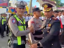 Di Hari Bhayangkara, Febri Pohan Polisi Penimbun Jalan Berlubang di Padangsidimpuan Diganjar Penghargaan