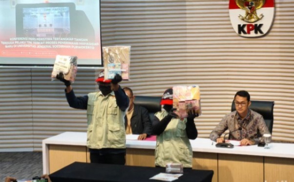 kasus KPK Rektor Unsoed Akhmad Sodiq