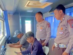 Polisi Bersama Masyarakat! Polantas Polres Tapsel Bantu Penarik Bator Buat SIM Gratis